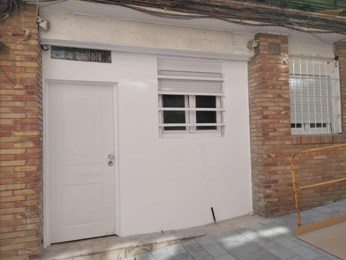Apartamento Blanco Y Negro En El Centro Alicante Exterior photo