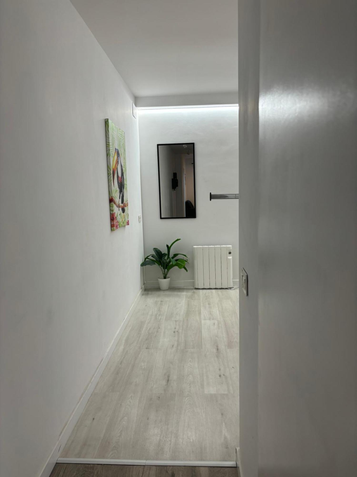 Apartamento Blanco Y Negro En El Centro Alicante Exterior photo